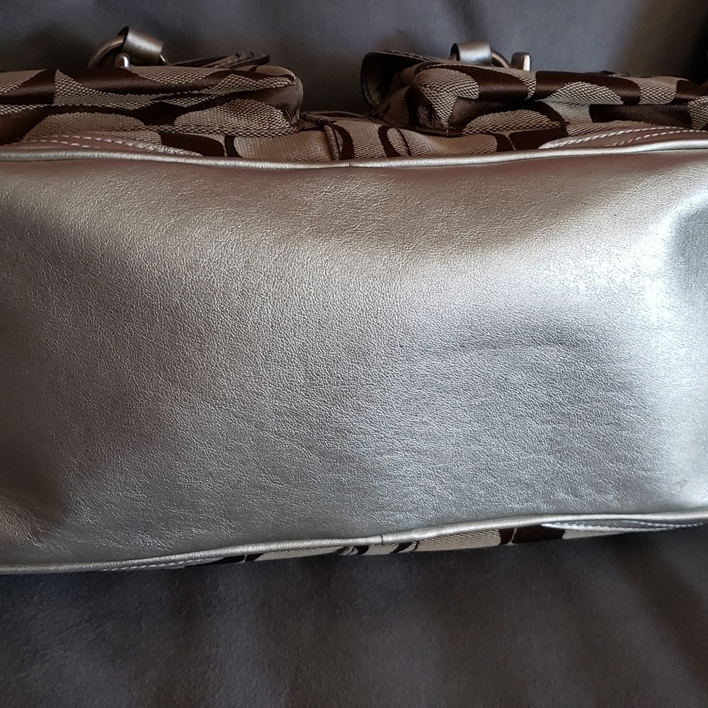 Coach hand bag - Picture 2 of 8